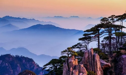 外媒關注中國假日經(jīng)濟強勁增長（人民日報）