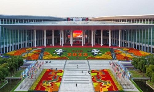 與世界共享大市場(chǎng)，將開(kāi)放推向高水平，進(jìn)博會(huì)展示“中國(guó)新機(jī)遇”（環(huán)球網(wǎng)）